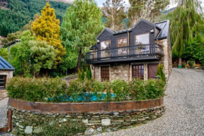 Alpine Cottage - Queenstown Holiday Home